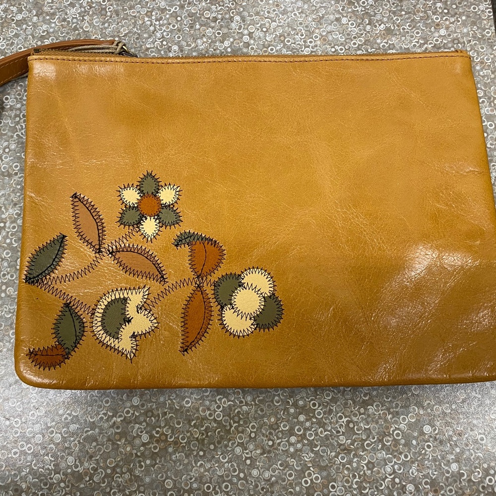 HOBO $148  Wristlet NWT!